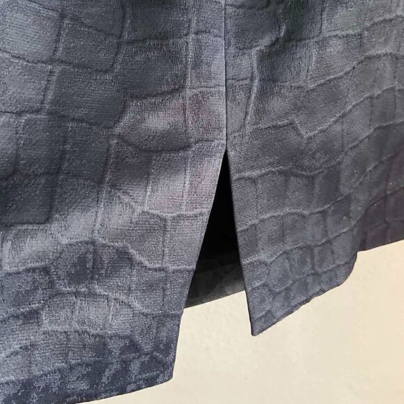 Ellen Tracy Dark blue pencil skirt, embossed on fabric size 4P - Picture 2 of 10